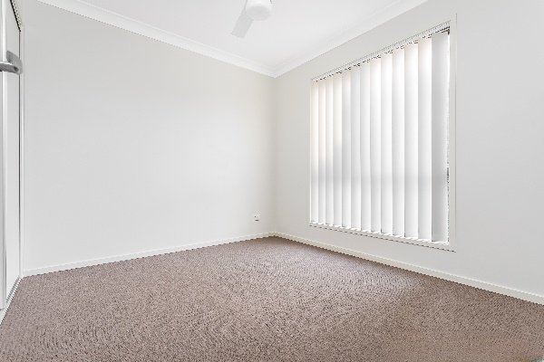 Photo - 2/5 Mayfair Crescent, Kallangur QLD 4503 - Image 2