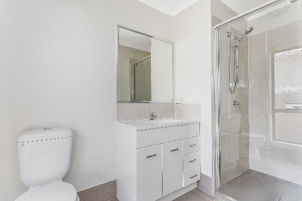 Photo - 2/5 Mayfair Crescent, Kallangur QLD 4503 - Image 3