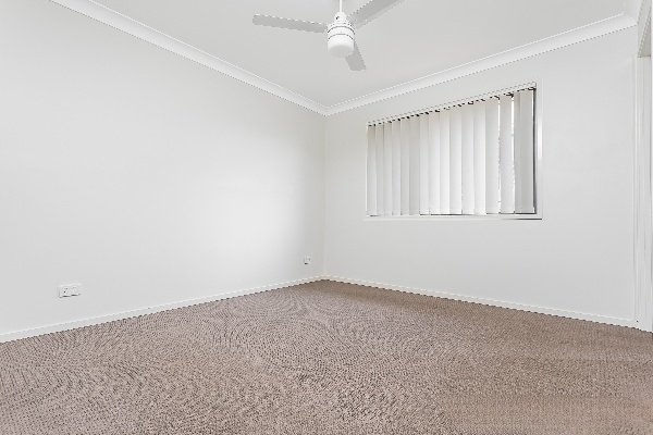 Photo - 2/5 Mayfair Crescent, Kallangur QLD 4503 - Image 4