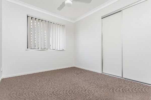 Photo - 2/5 Mayfair Crescent, Kallangur QLD 4503 - Image 5