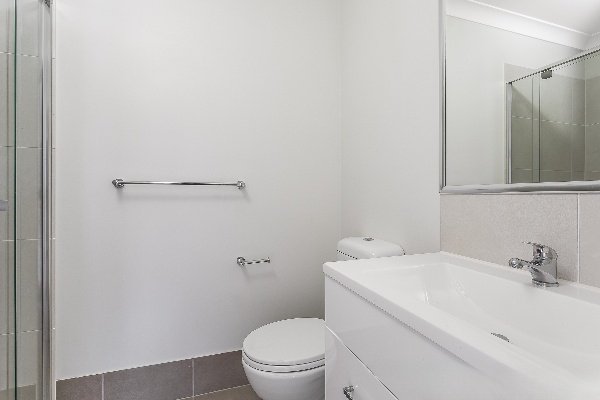 Photo - 2/5 Mayfair Crescent, Kallangur QLD 4503 - Image 6