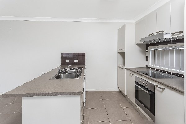 Photo - 2/5 Mayfair Crescent, Kallangur QLD 4503 - Image 9