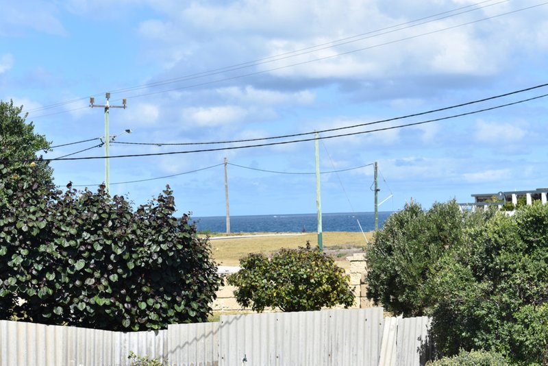 Photo - 25 Mc Cormick Street, Seabird WA 6042 - Image 2