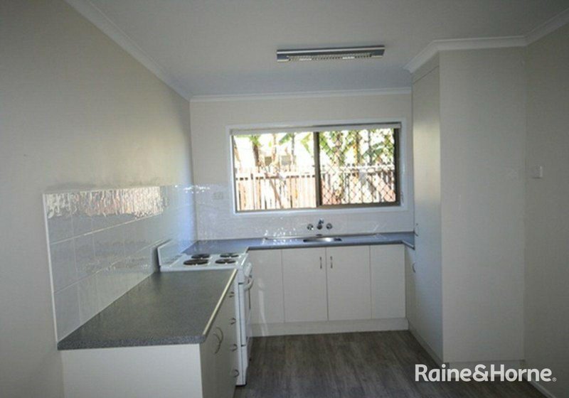 Photo - 2/5 Mccann Street, South Gladstone QLD 4680 - Image 4