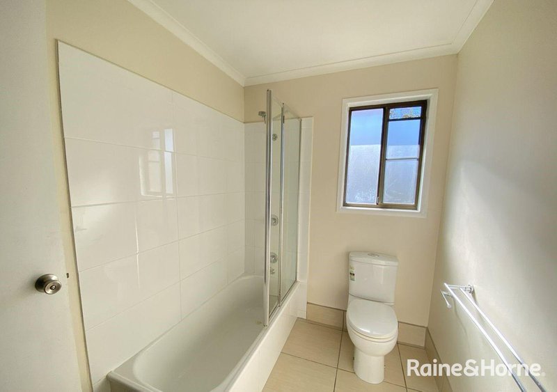 Photo - 2/5 Mccann Street, South Gladstone QLD 4680 - Image 9