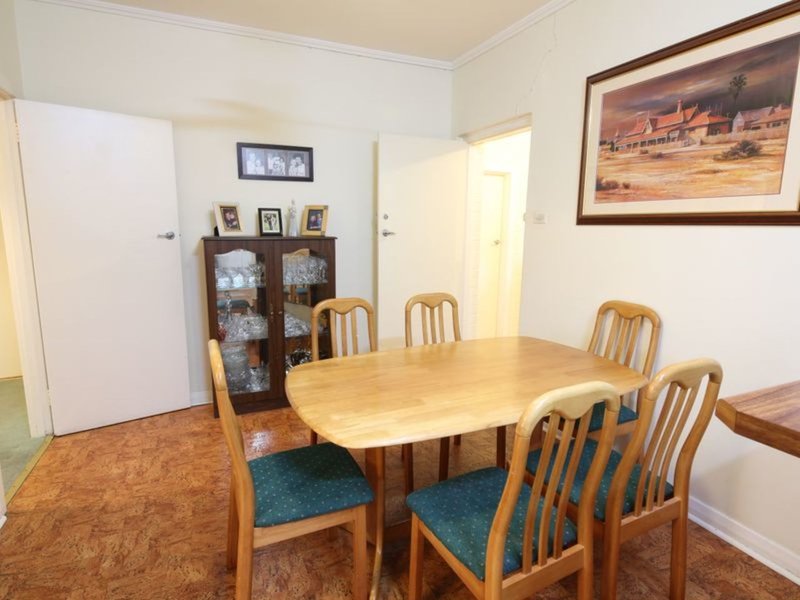 Photo - 25 Meadow Avenue, Campbelltown SA 5074 - Image 5