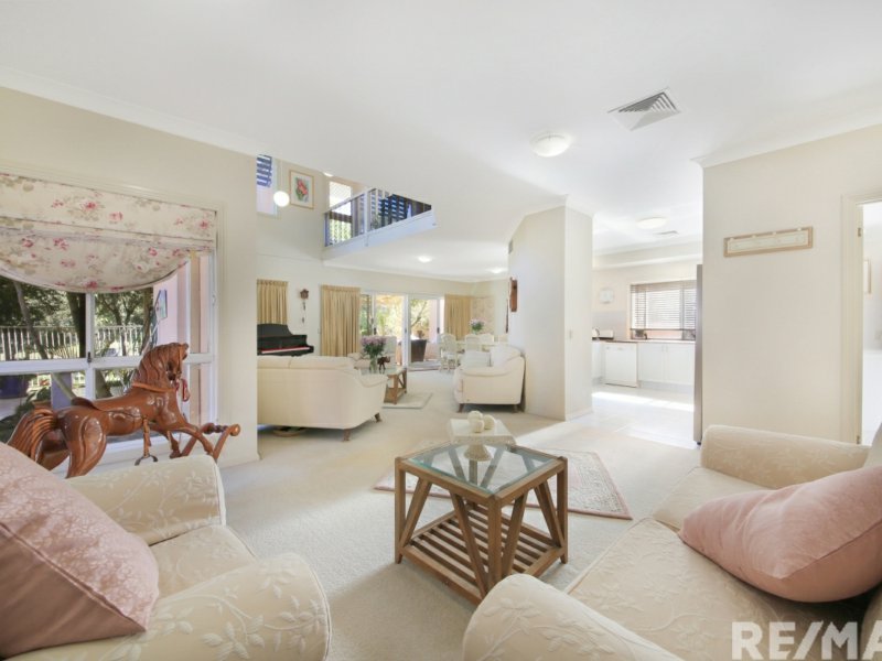 Photo - 25 Meadowview Drive, Carrara QLD 4211 - Image 5