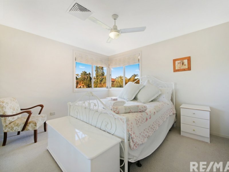 Photo - 25 Meadowview Drive, Carrara QLD 4211 - Image 8