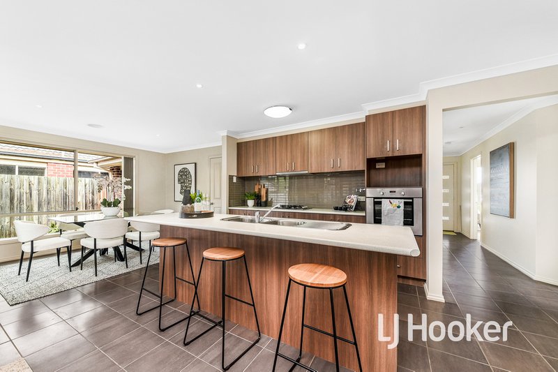 Photo - 25 Melissa Way, Pakenham VIC 3810 - Image 3