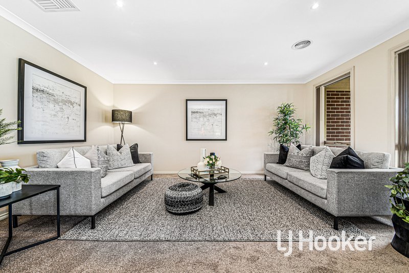 Photo - 25 Melissa Way, Pakenham VIC 3810 - Image 8