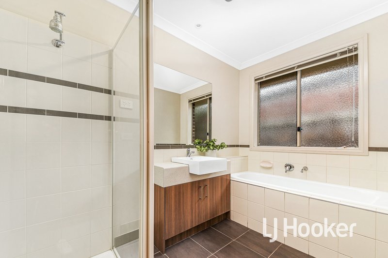 Photo - 25 Melissa Way, Pakenham VIC 3810 - Image 14