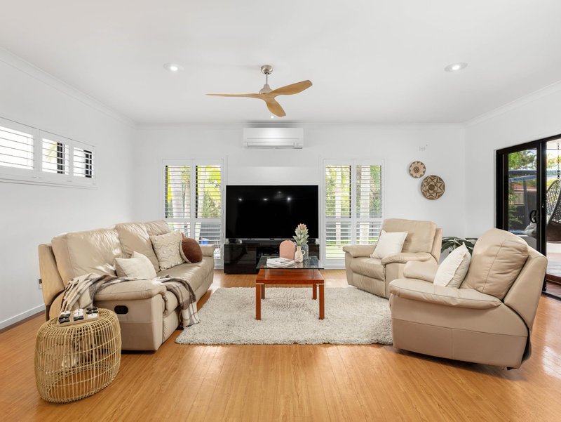 Photo - 25 Meranti Crescent, Albany Creek QLD 4035 - Image 3