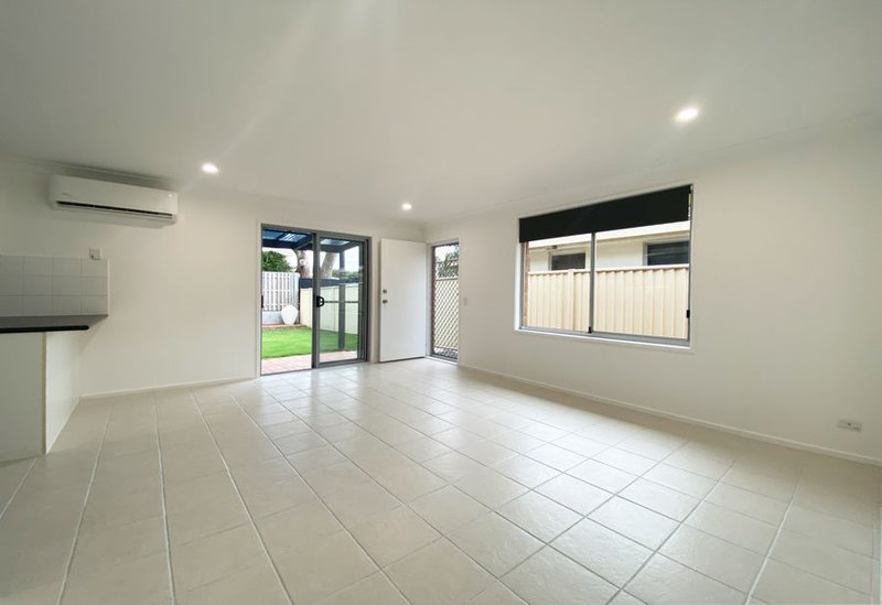 Photo - 2/5 Meyer Street, Southport QLD 4215 - Image 2