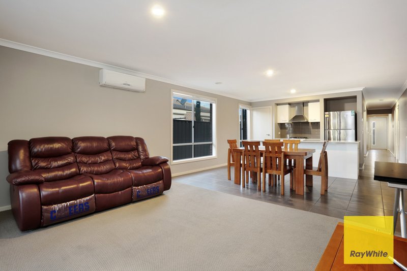 Photo - 25 Michael Place, Point Cook VIC 3030 - Image 3