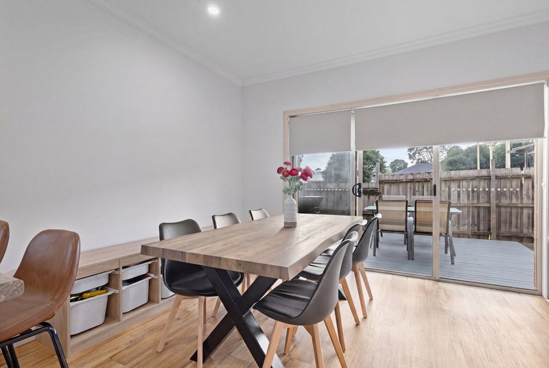Photo - 2/5 Moana Drive, Mooroolbark VIC 3138 - Image 4
