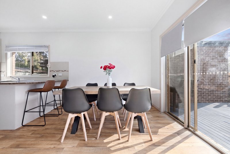 Photo - 2/5 Moana Drive, Mooroolbark VIC 3138 - Image 5