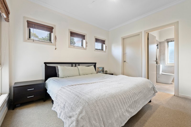 Photo - 2/5 Moana Drive, Mooroolbark VIC 3138 - Image 9