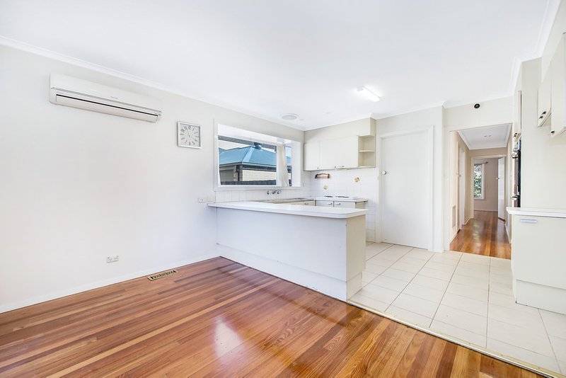 Photo - 25 Monash Drive, Mulgrave VIC 3170 - Image 3