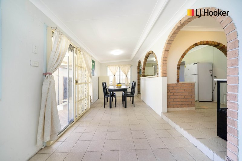 Photo - 25 Moonshine Avenue, Cabramatta West NSW 2166 - Image 3