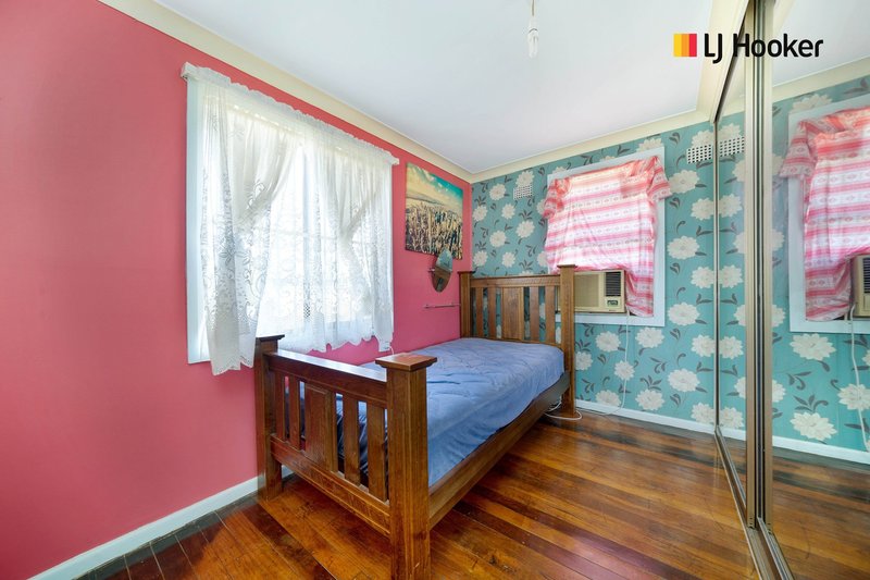 Photo - 25 Moonshine Avenue, Cabramatta West NSW 2166 - Image 6