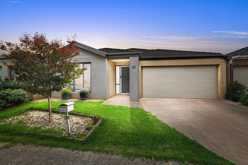 Photo - 25 Morgan Crescent, Werribee VIC 3030 - Image 2