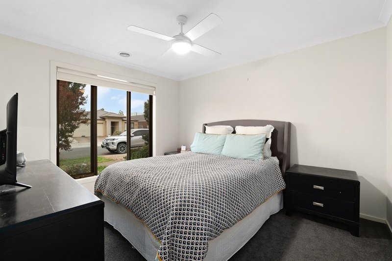 Photo - 25 Morgan Crescent, Werribee VIC 3030 - Image 7