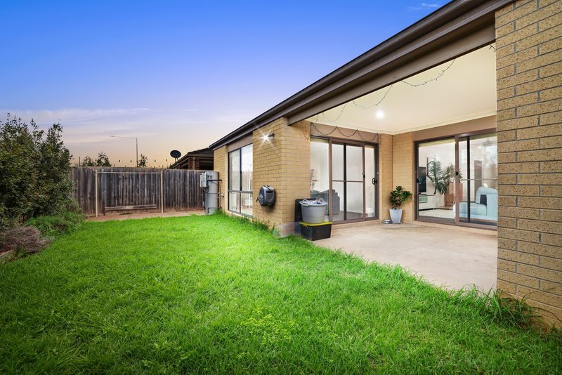 Photo - 25 Morgan Crescent, Werribee VIC 3030 - Image 12