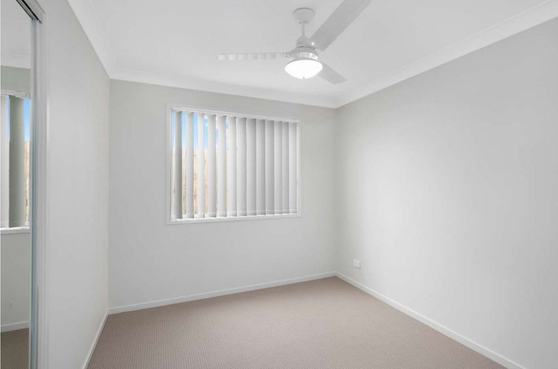 Photo - 2/5 Mount Crosby Street, Park Ridge QLD 4125 - Image 3