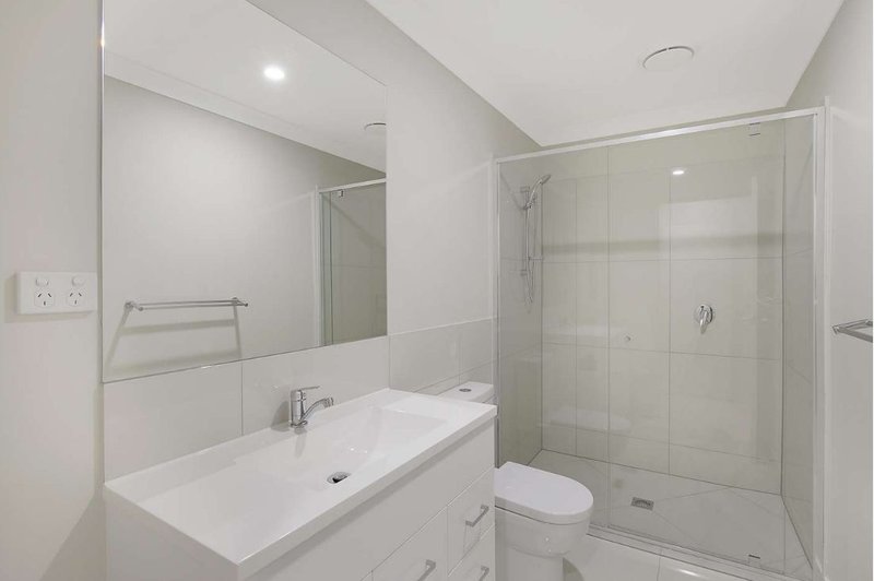 Photo - 2/5 Mount Crosby Street, Park Ridge QLD 4125 - Image 5
