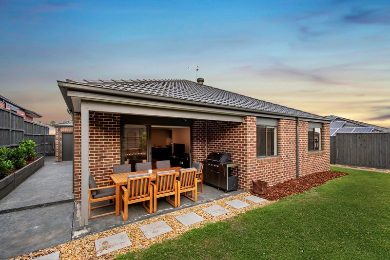 Photo - 25 Mountford Rise, Pakenham VIC 3810 - Image 11