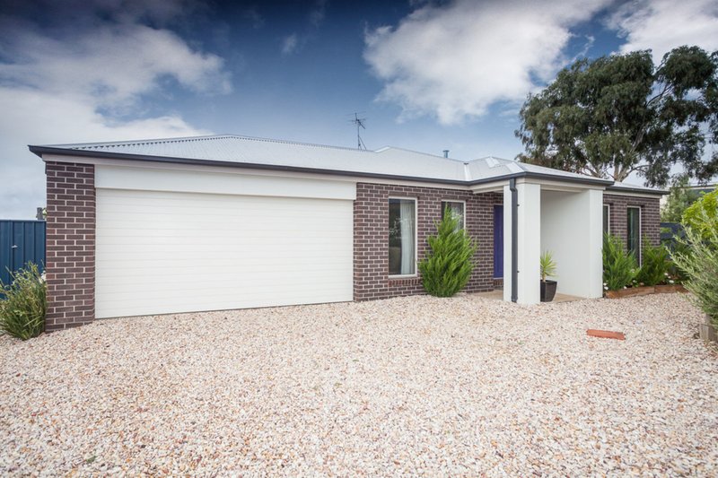 Photo - 25 Muir Court, Romsey VIC 3434 - Image 3