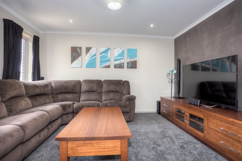 Photo - 25 Muir Court, Romsey VIC 3434 - Image 4