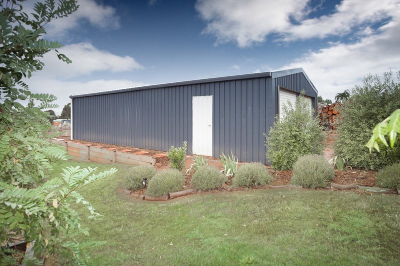 Photo - 25 Muir Court, Romsey VIC 3434 - Image 14