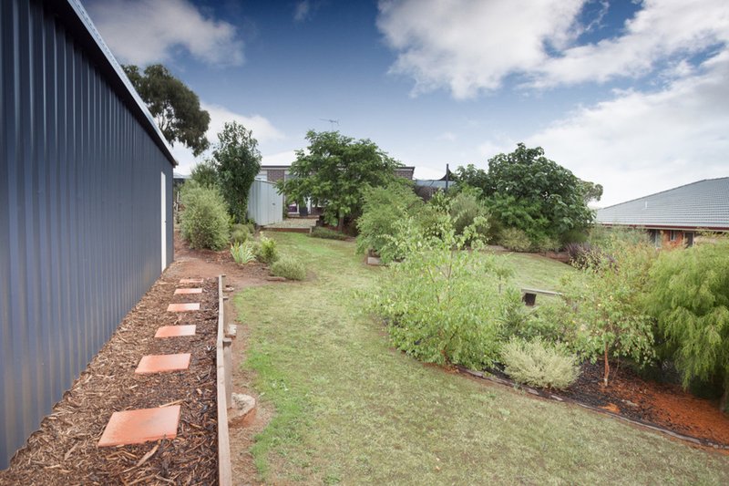 Photo - 25 Muir Court, Romsey VIC 3434 - Image 15