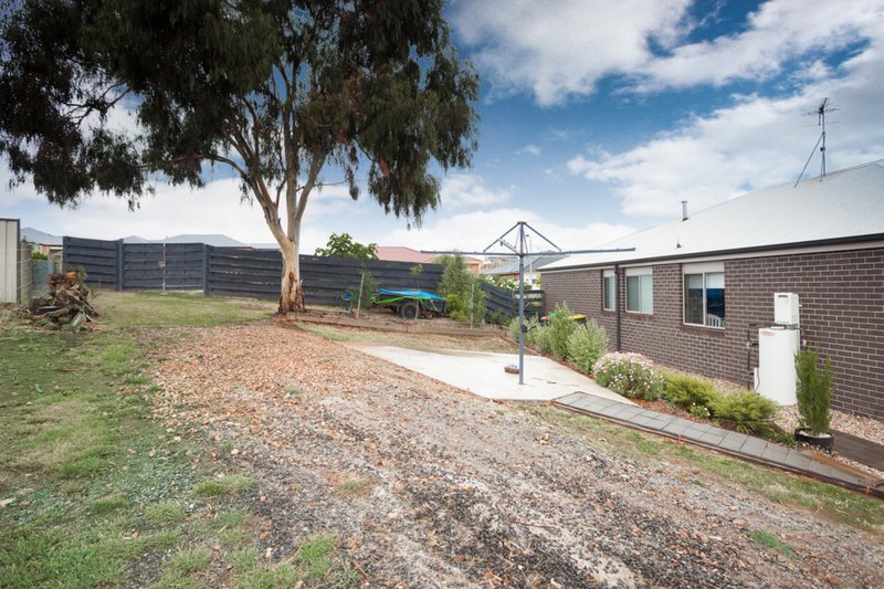 Photo - 25 Muir Court, Romsey VIC 3434 - Image 16