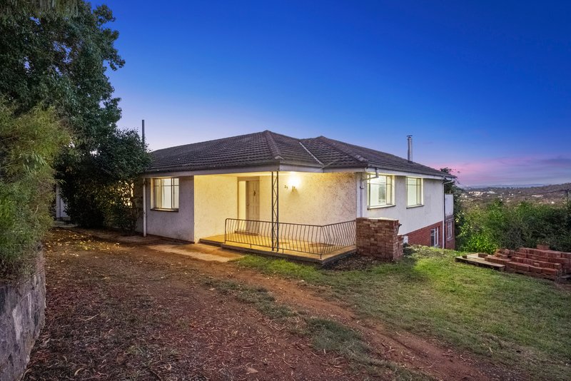 Photo - 25 Munro Street, Curtin ACT 2605 - Image 2