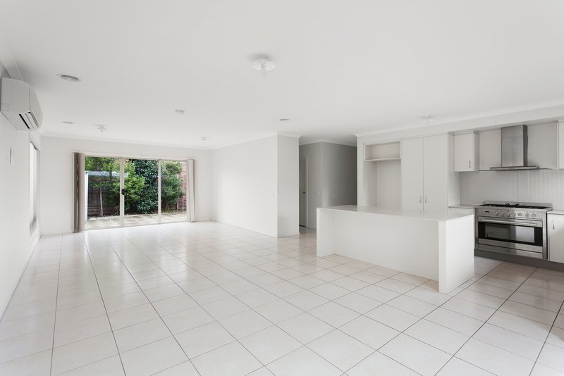 Photo - 2/5 Murdo Road, Clayton VIC 3168 - Image 1