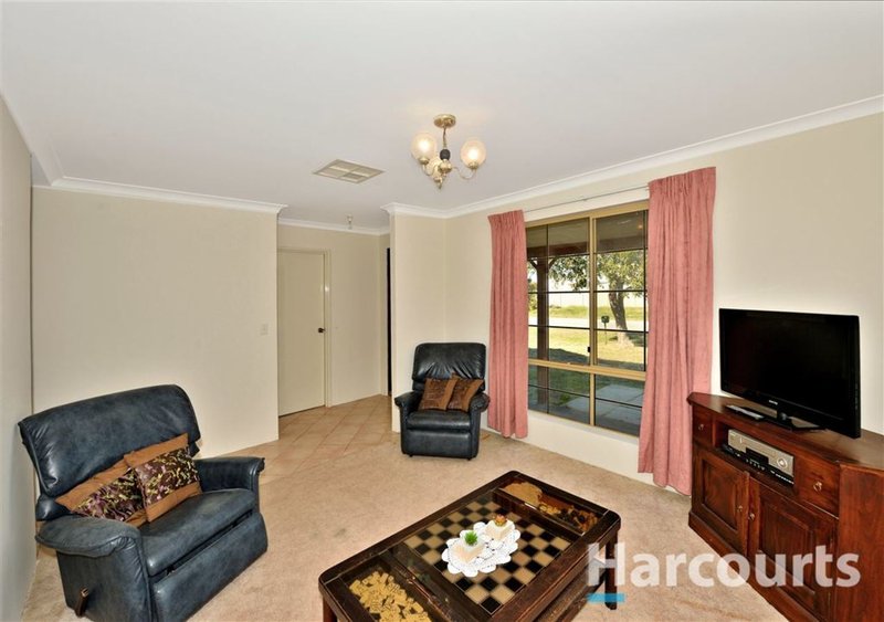 Photo - 25 Nairn Road, Coodanup WA 6210 - Image 5