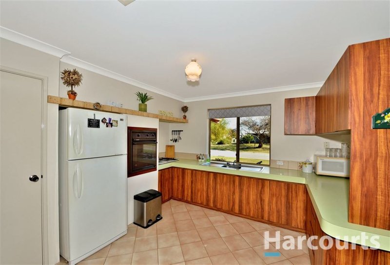 Photo - 25 Nairn Road, Coodanup WA 6210 - Image 8