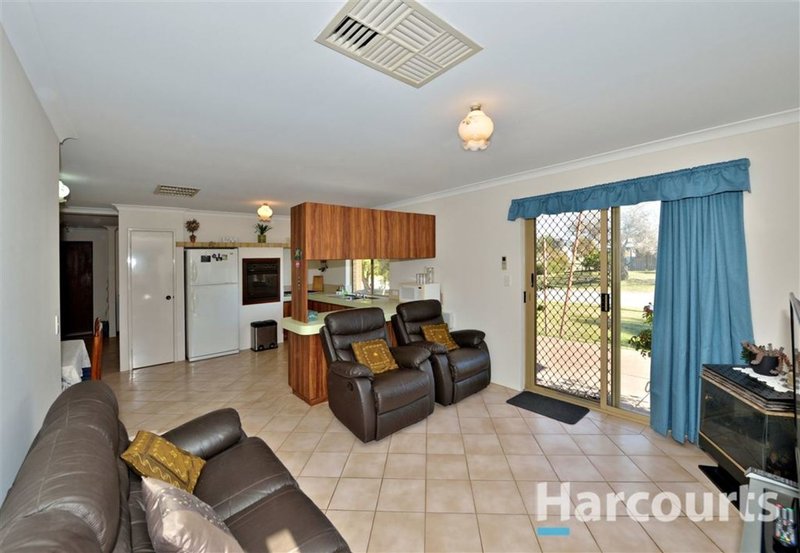 Photo - 25 Nairn Road, Coodanup WA 6210 - Image 9