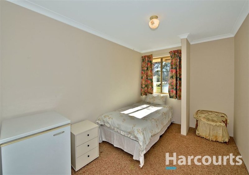 Photo - 25 Nairn Road, Coodanup WA 6210 - Image 13