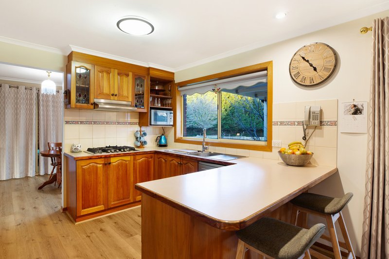 Photo - 25 Newnham Drive, Romsey VIC 3434 - Image 9