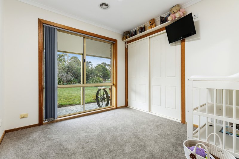 Photo - 25 Newnham Drive, Romsey VIC 3434 - Image 13