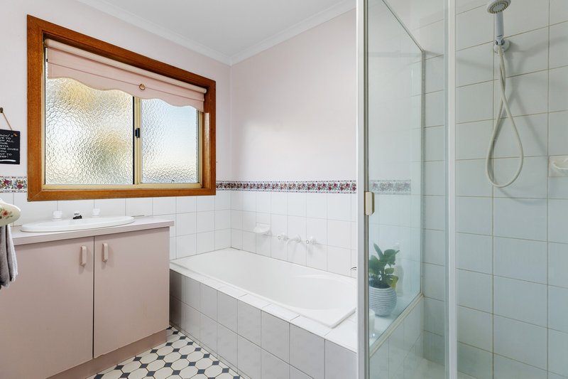 Photo - 25 Newnham Drive, Romsey VIC 3434 - Image 15