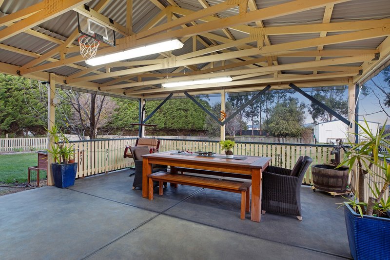 Photo - 25 Newnham Drive, Romsey VIC 3434 - Image 17