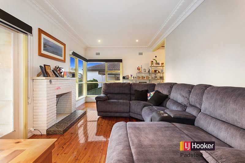 Photo - 25 Nichols Avenue, Revesby NSW 2212 - Image 2