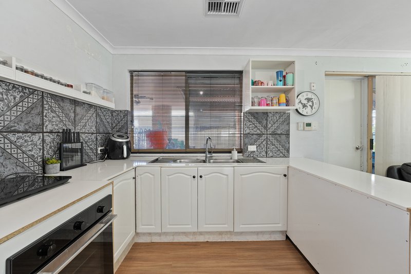 Photo - 25 Nightingale Way, Warnbro WA 6169 - Image 10