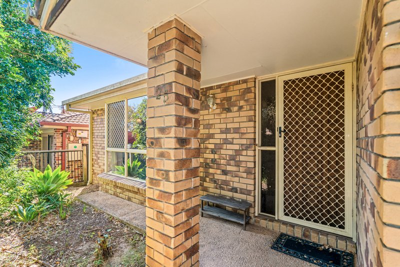 Photo - 25 Noosa Court, Hillcrest QLD 4118 - Image 4