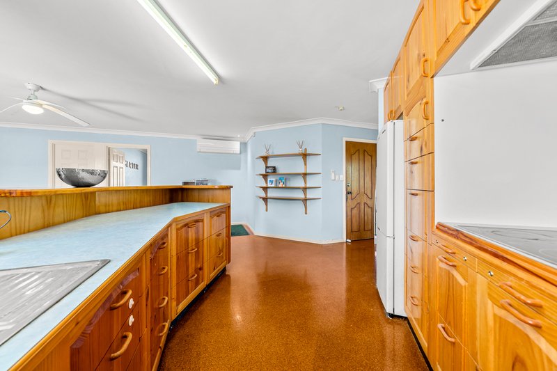 Photo - 25 Noosa Court, Hillcrest QLD 4118 - Image 9