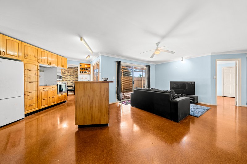 Photo - 25 Noosa Court, Hillcrest QLD 4118 - Image 11
